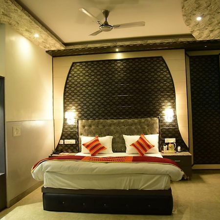 The Park Presidency Hotel Bareilly Bagian luar foto