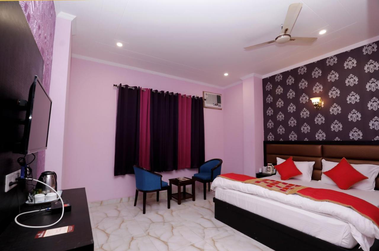 The Park Presidency Hotel Bareilly Bagian luar foto