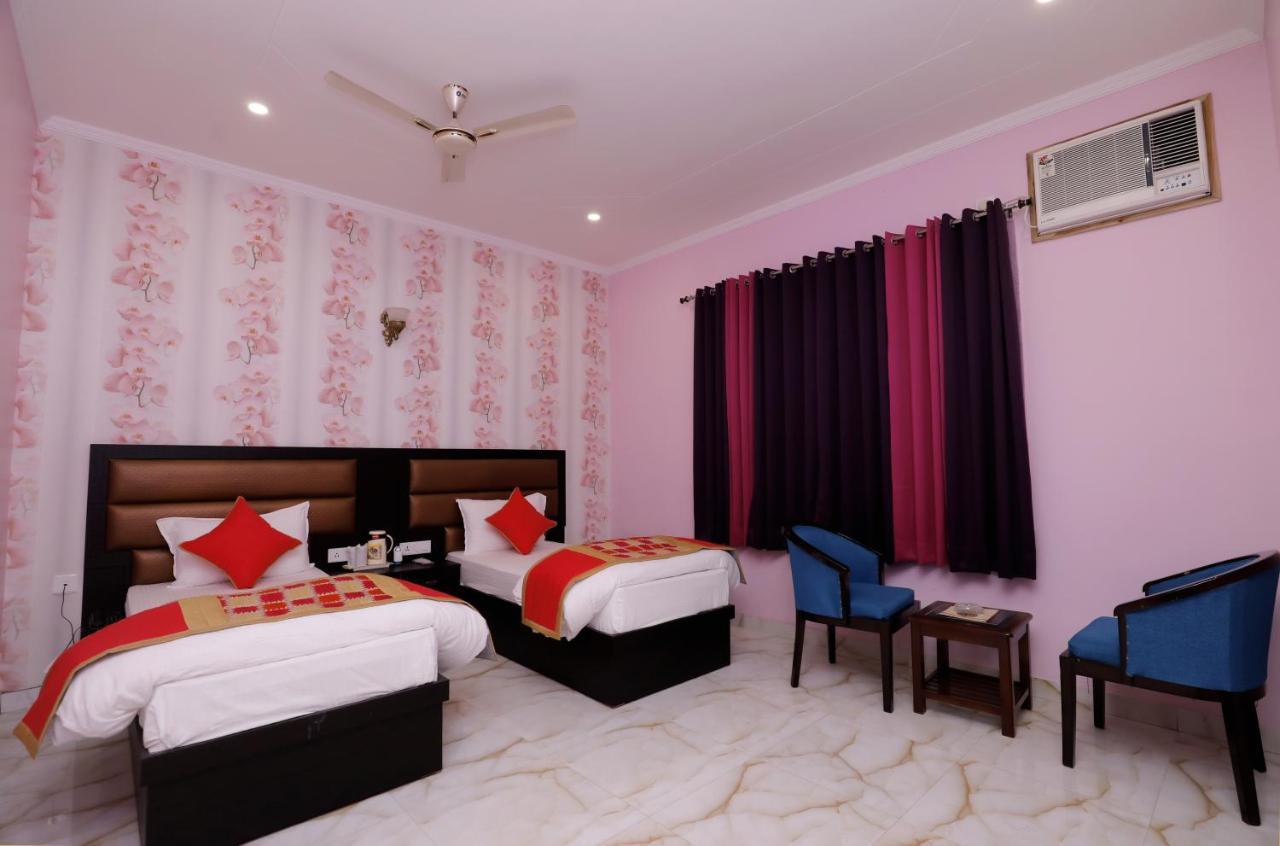 The Park Presidency Hotel Bareilly Bagian luar foto