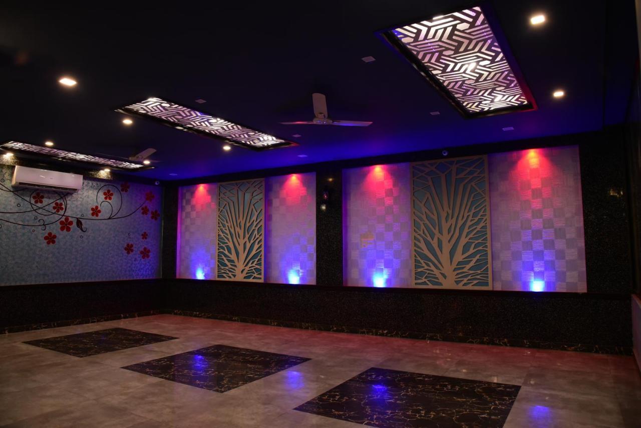 The Park Presidency Hotel Bareilly Bagian luar foto