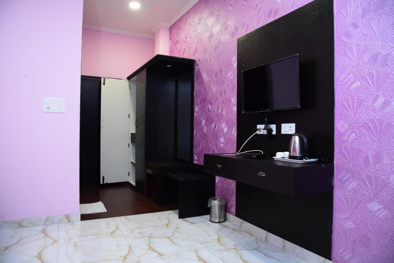 The Park Presidency Hotel Bareilly Bagian luar foto