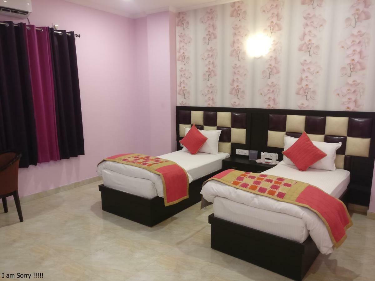 The Park Presidency Hotel Bareilly Bagian luar foto