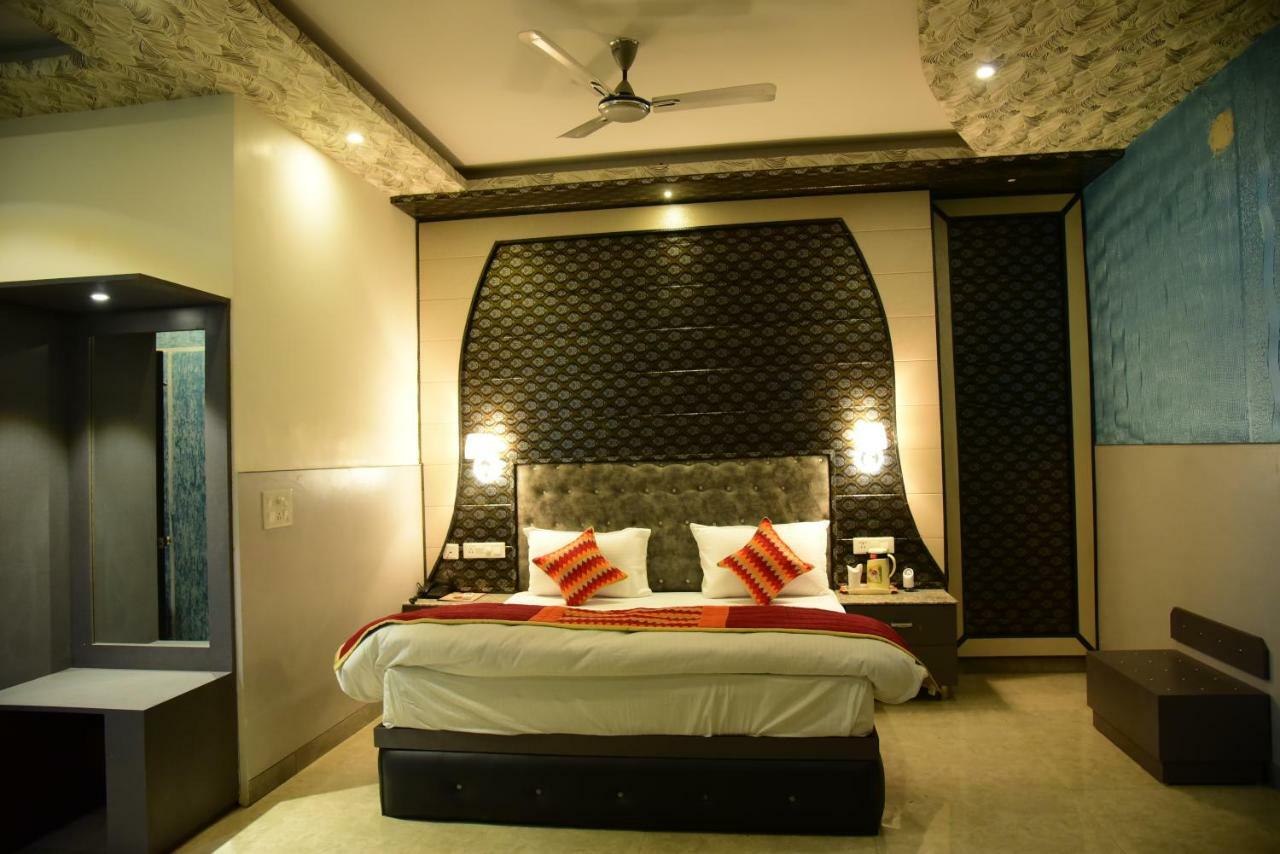 The Park Presidency Hotel Bareilly Bagian luar foto