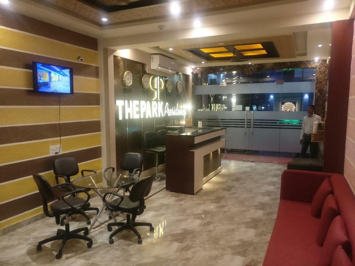 The Park Presidency Hotel Bareilly Bagian luar foto