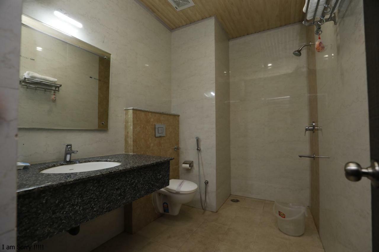The Park Presidency Hotel Bareilly Bagian luar foto