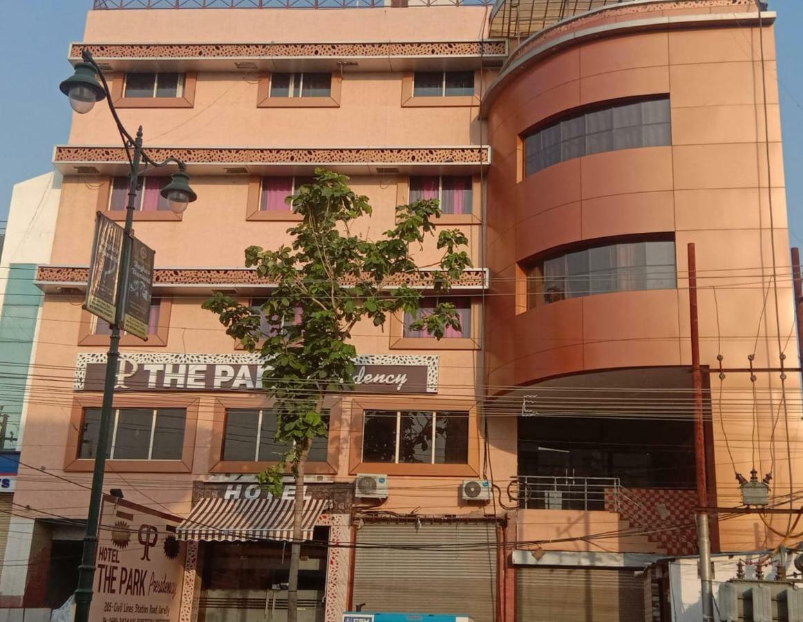 The Park Presidency Hotel Bareilly Bagian luar foto
