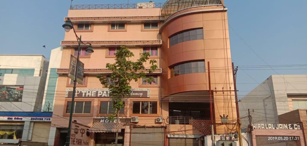 The Park Presidency Hotel Bareilly Bagian luar foto